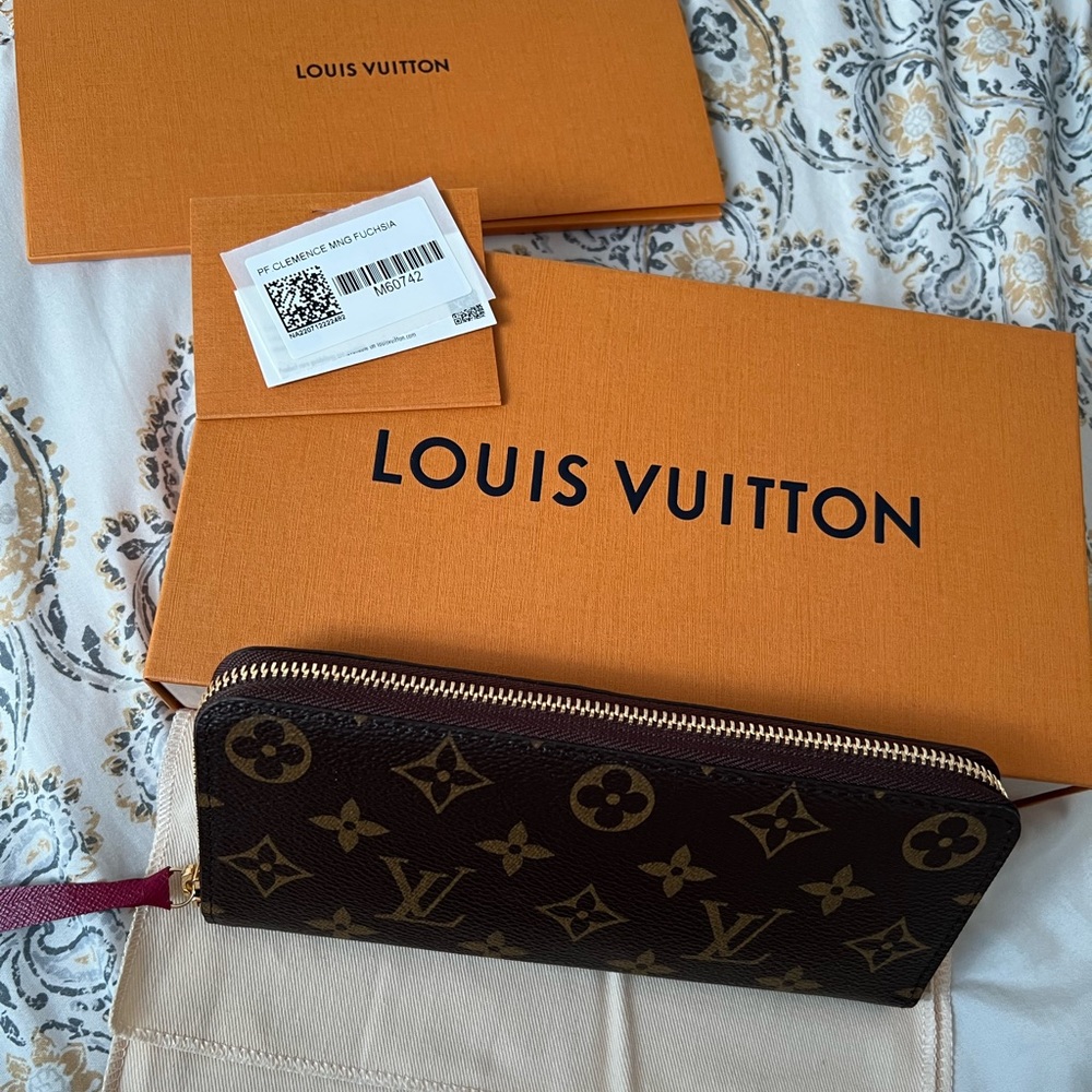 New authentic Louis Vuitton zippy wallet